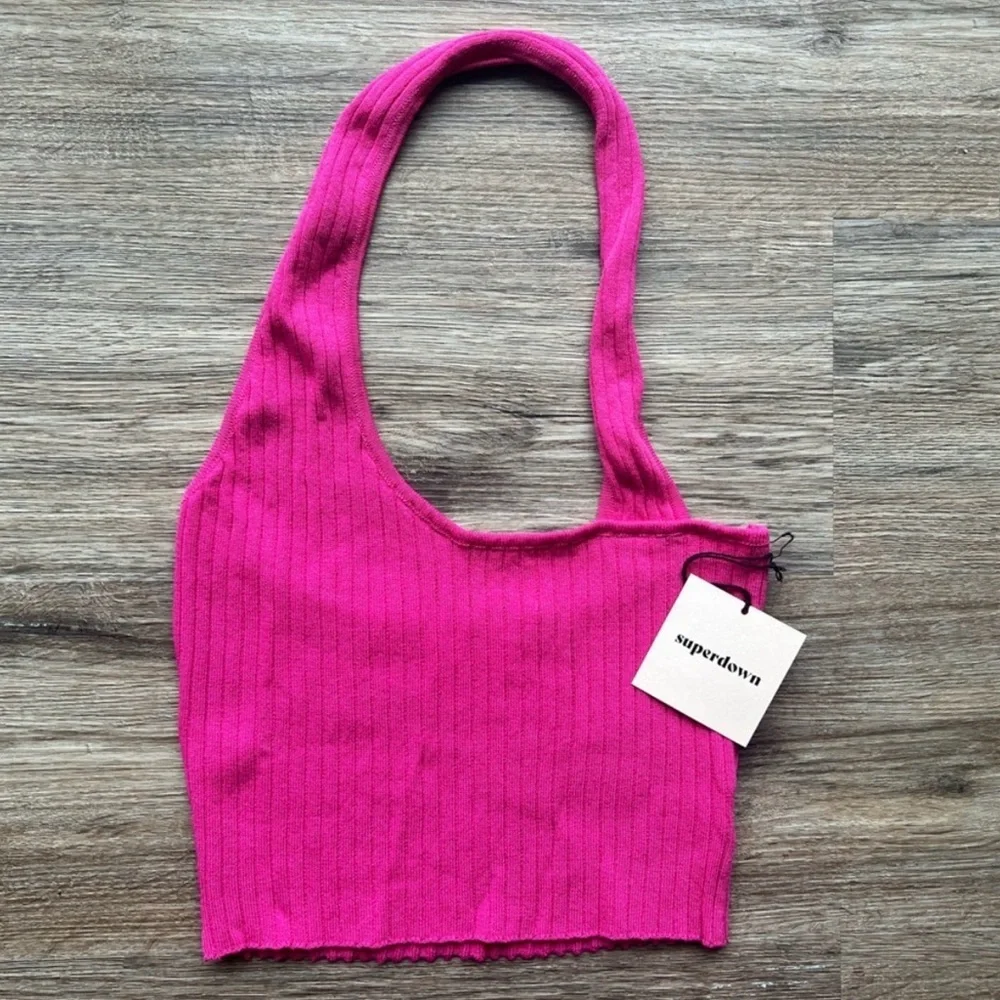 NWT Revolve Superdown Bella Halter neck Crop Tank Top in hot pink Sz M